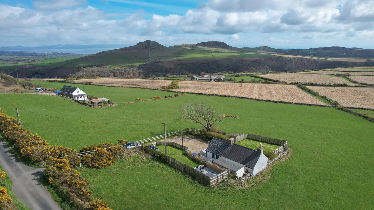 2 bed house for sale — Pantgwyn, Garnfadryn, Pwllheli, Gwynedd, LL53 8TG