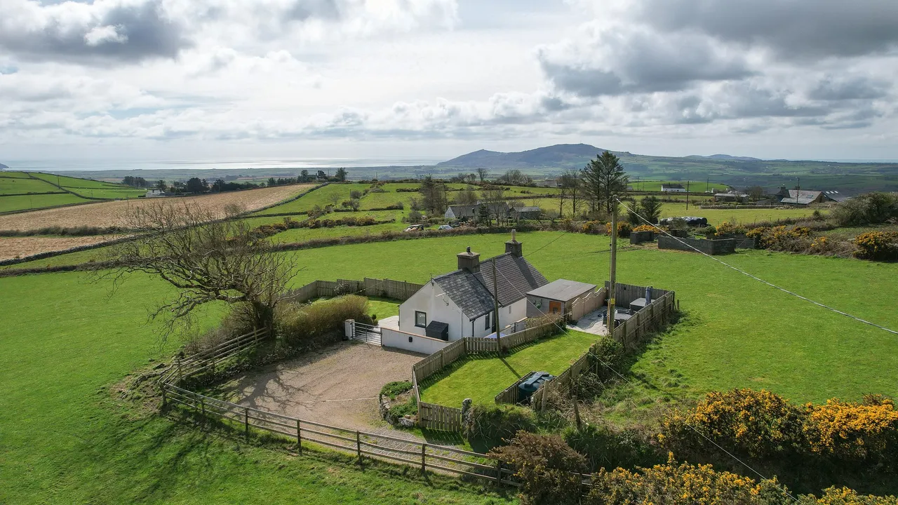 Pantgwyn, Garnfadryn, Pwllheli, Gwynedd, LL53 8TG, photo 4