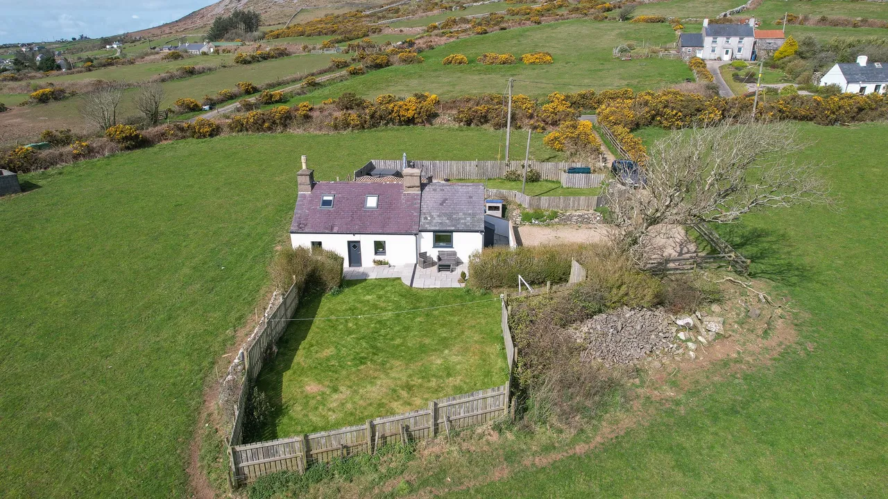 Pantgwyn, Garnfadryn, Pwllheli, Gwynedd, LL53 8TG, photo 2