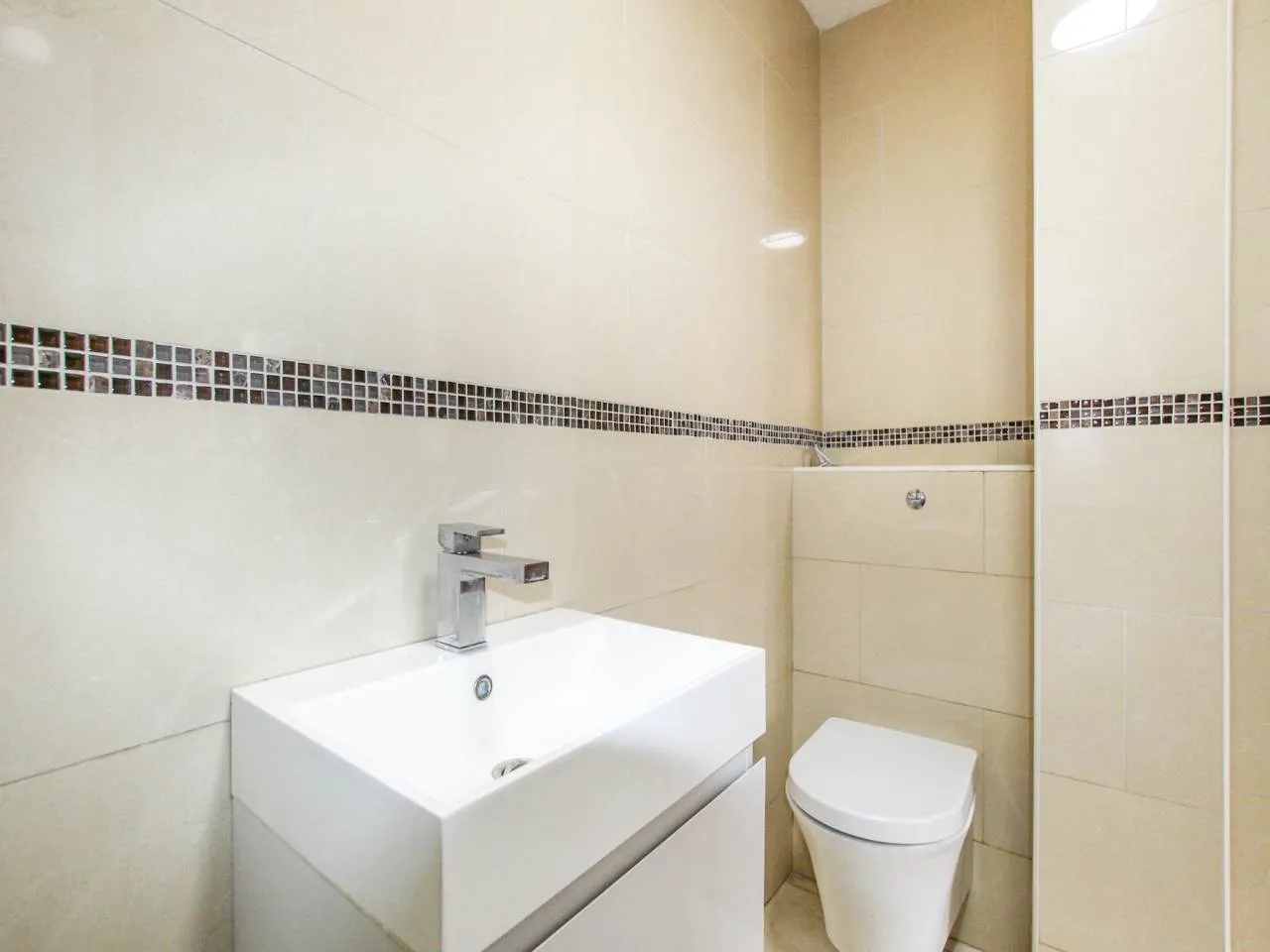 Stour Avenue, Southall, UB2, photo 8