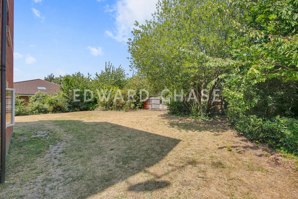 Bengeo Gardens, Romford, RM6, photo 14