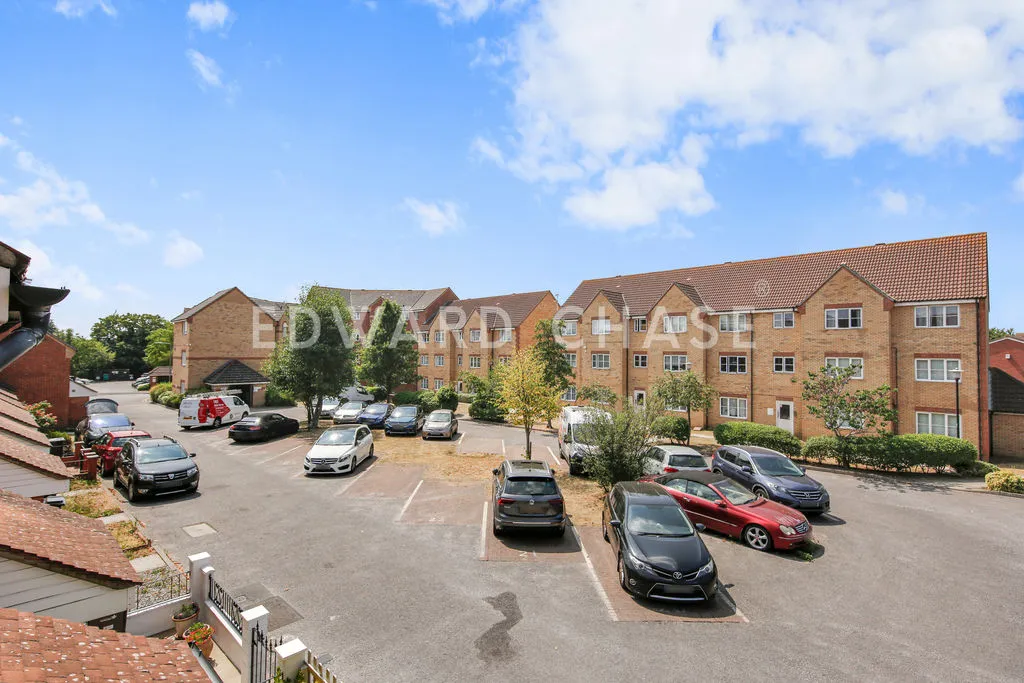 Bengeo Gardens, Romford, RM6, photo 13