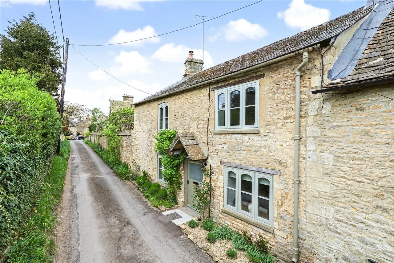 2 bed property for sale, Meadow Lane, Fulbrook, OX18