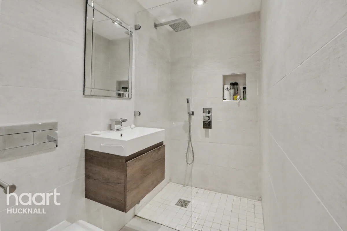 Park Drive, Nottingham, NG15, photo 11