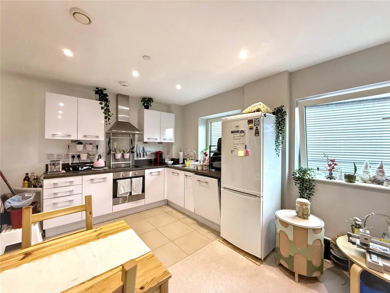Juniper Drive, London, photo 2