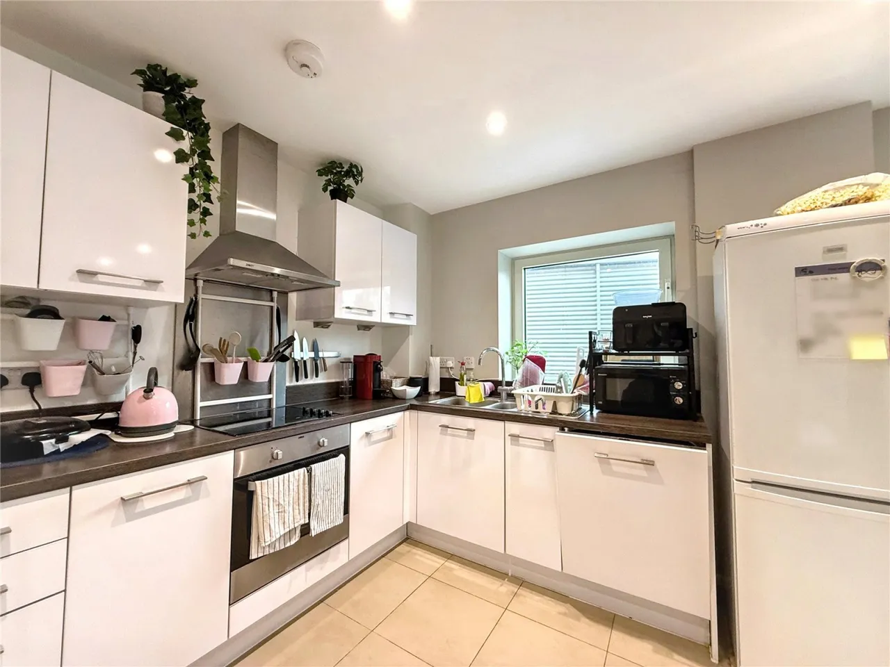 Juniper Drive, London, photo 3