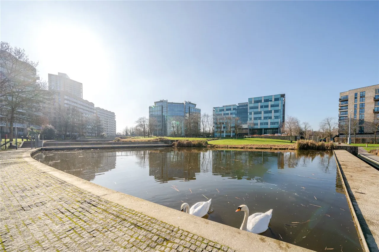 Lakeside Drive, Park Royal, NW10, photo 17