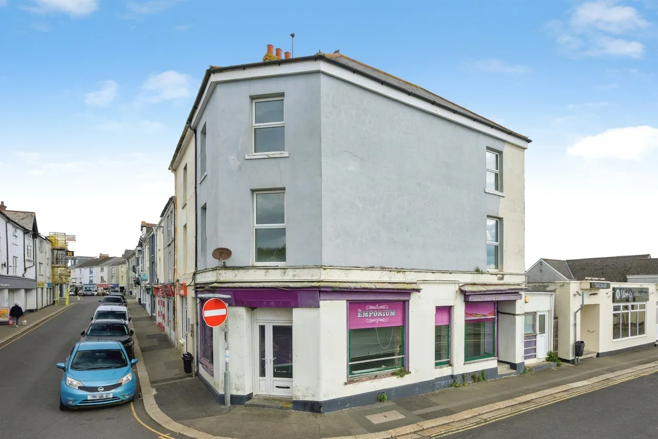 3 bed house for sale, Fore Street, Torpoint, PL11