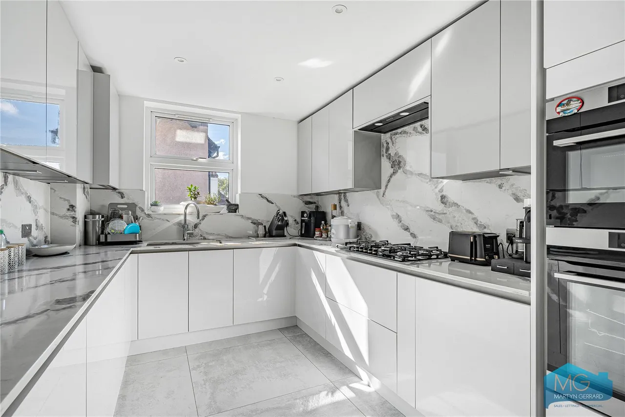 Hendon Lane, London, N3, photo 5