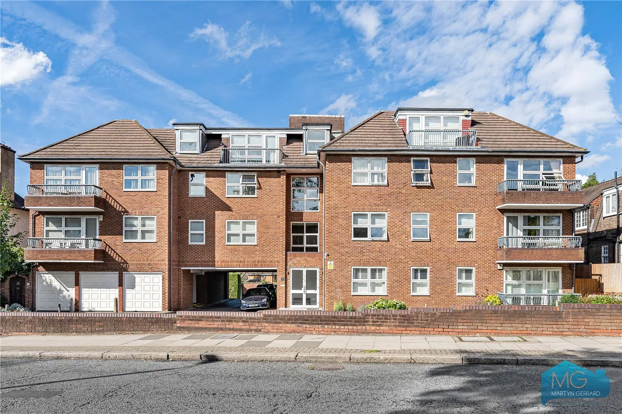 Hendon Lane, London, N3, photo 17