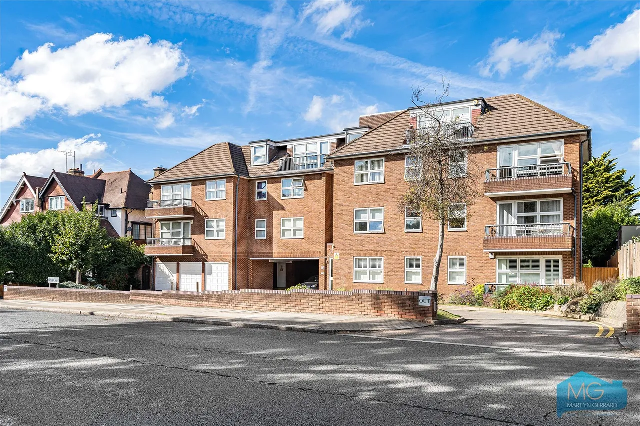 Hendon Lane, London, N3, photo 2