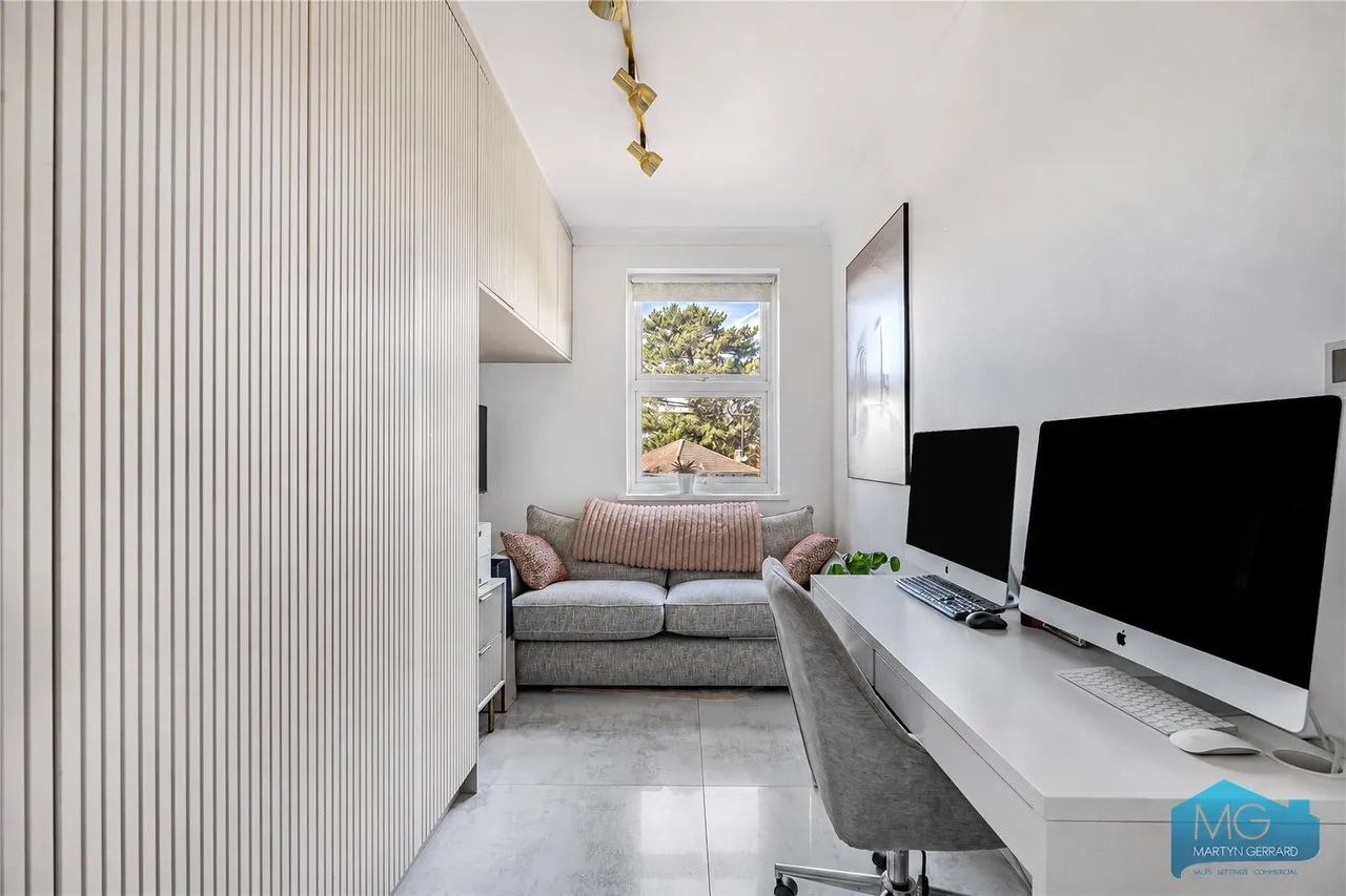 Hendon Lane, London, N3, photo 10