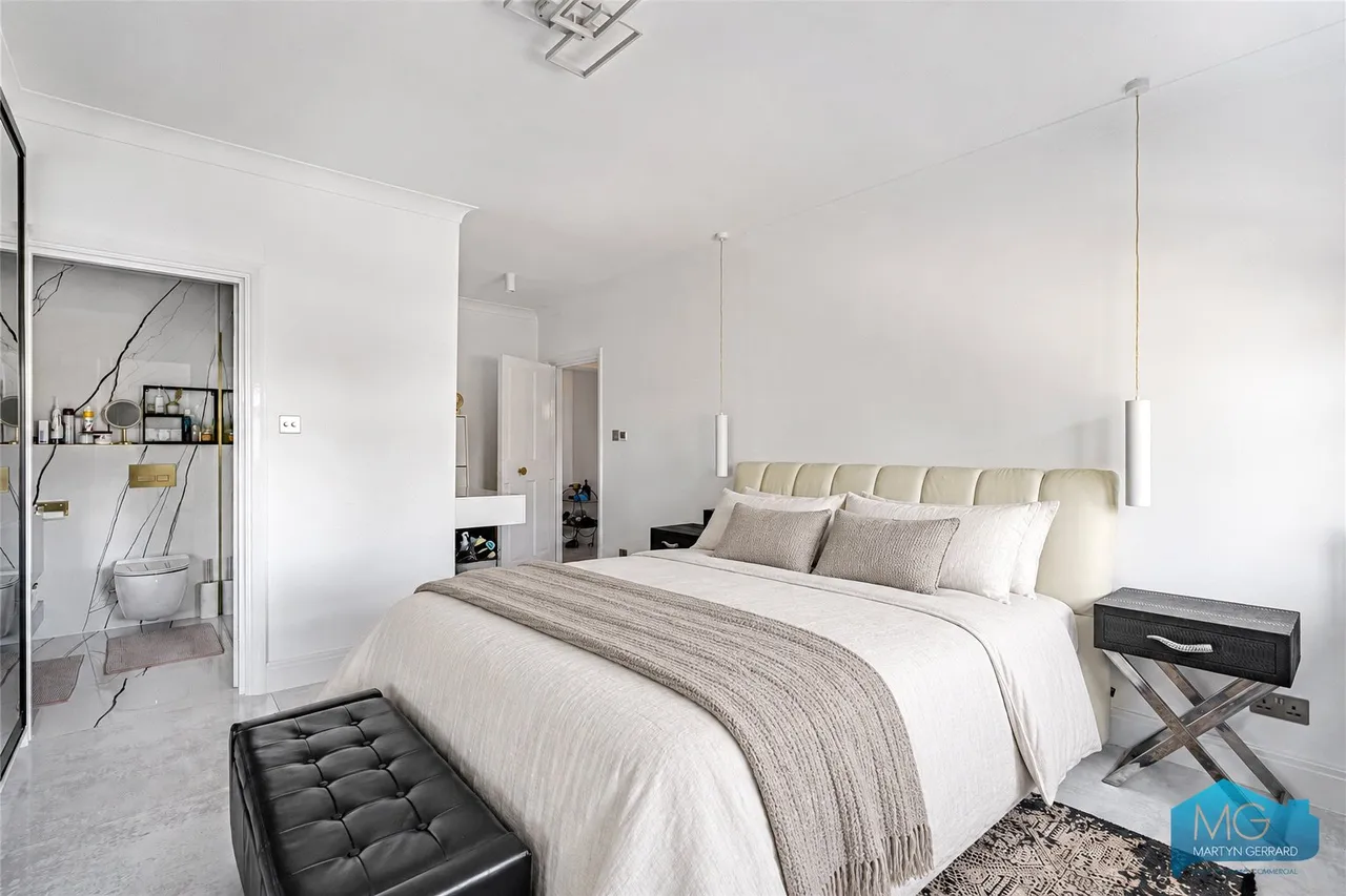 Hendon Lane, London, N3, photo 6