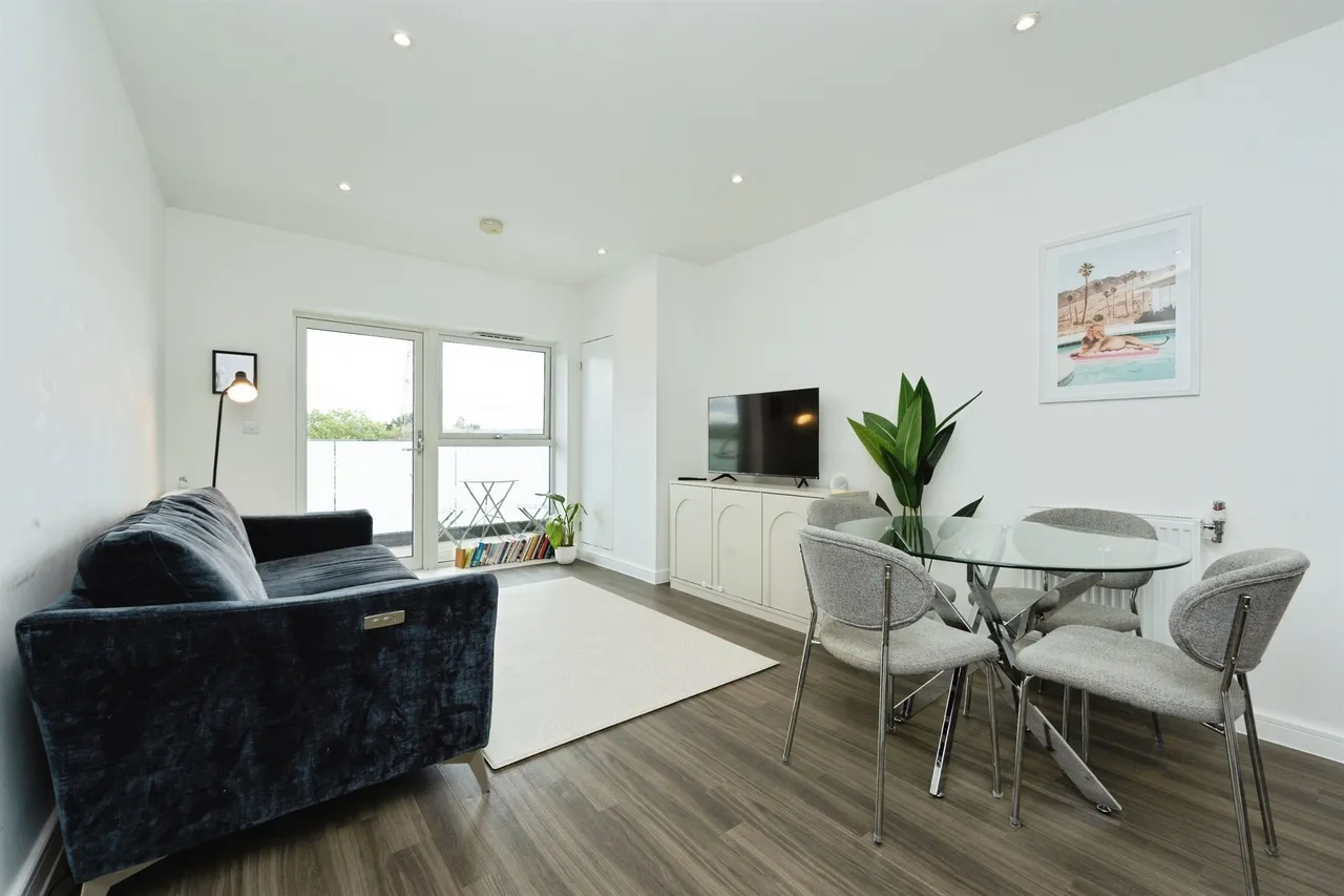 Prestwick Road, Watford, WD19, photo 3