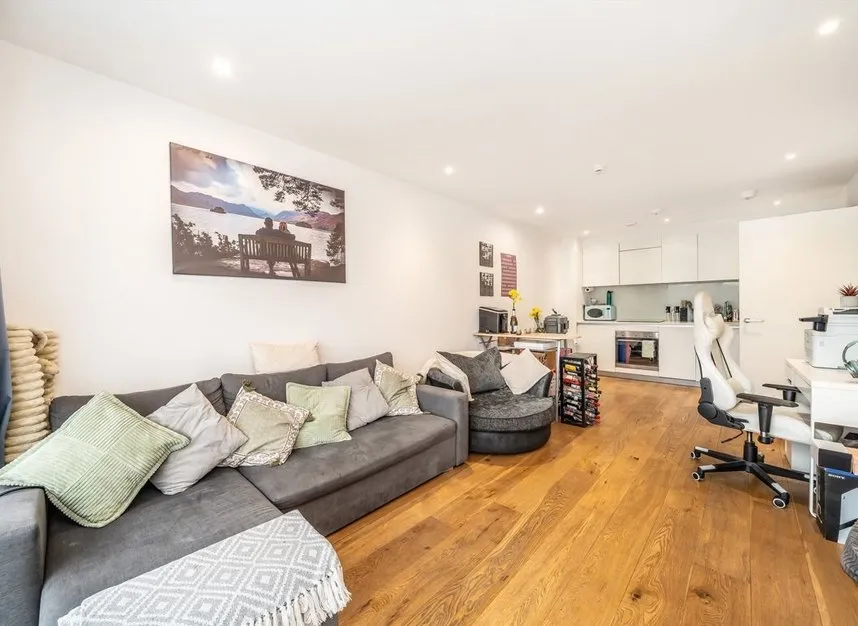 Tiltman Place, Holloway, N7, photo 3