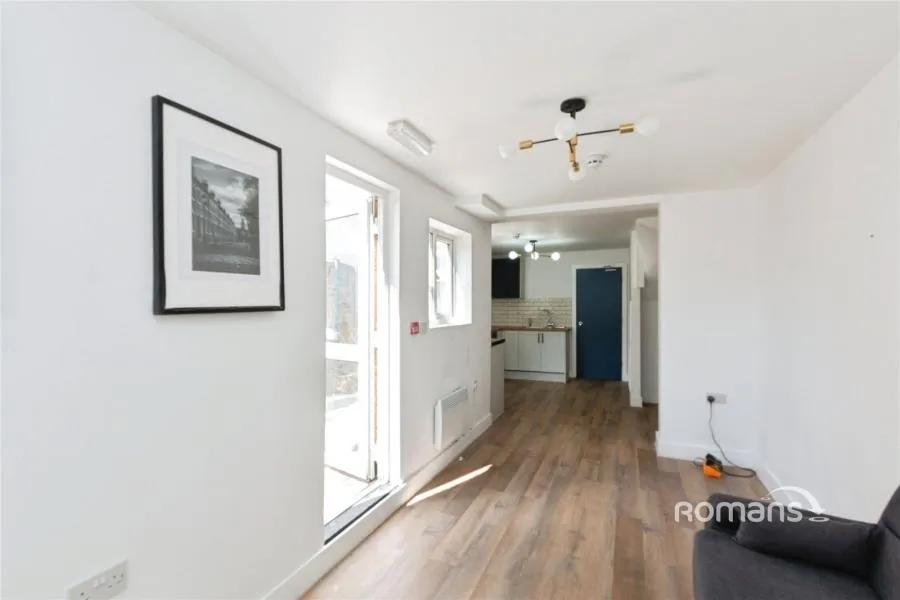 Ash Road, Aldershot, GU12, photo 3