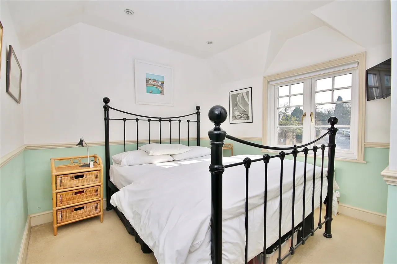 Westfield Road, Westfield, GU22, photo 6