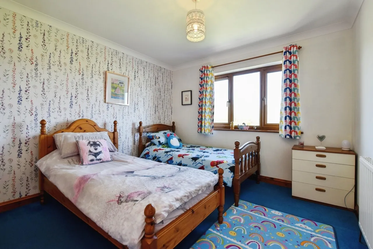 Pantyblodau Road, Blaenau, SA18, photo 24