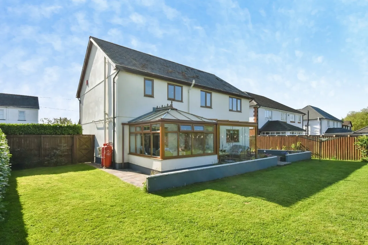Pantyblodau Road, Blaenau, SA18, photo 14