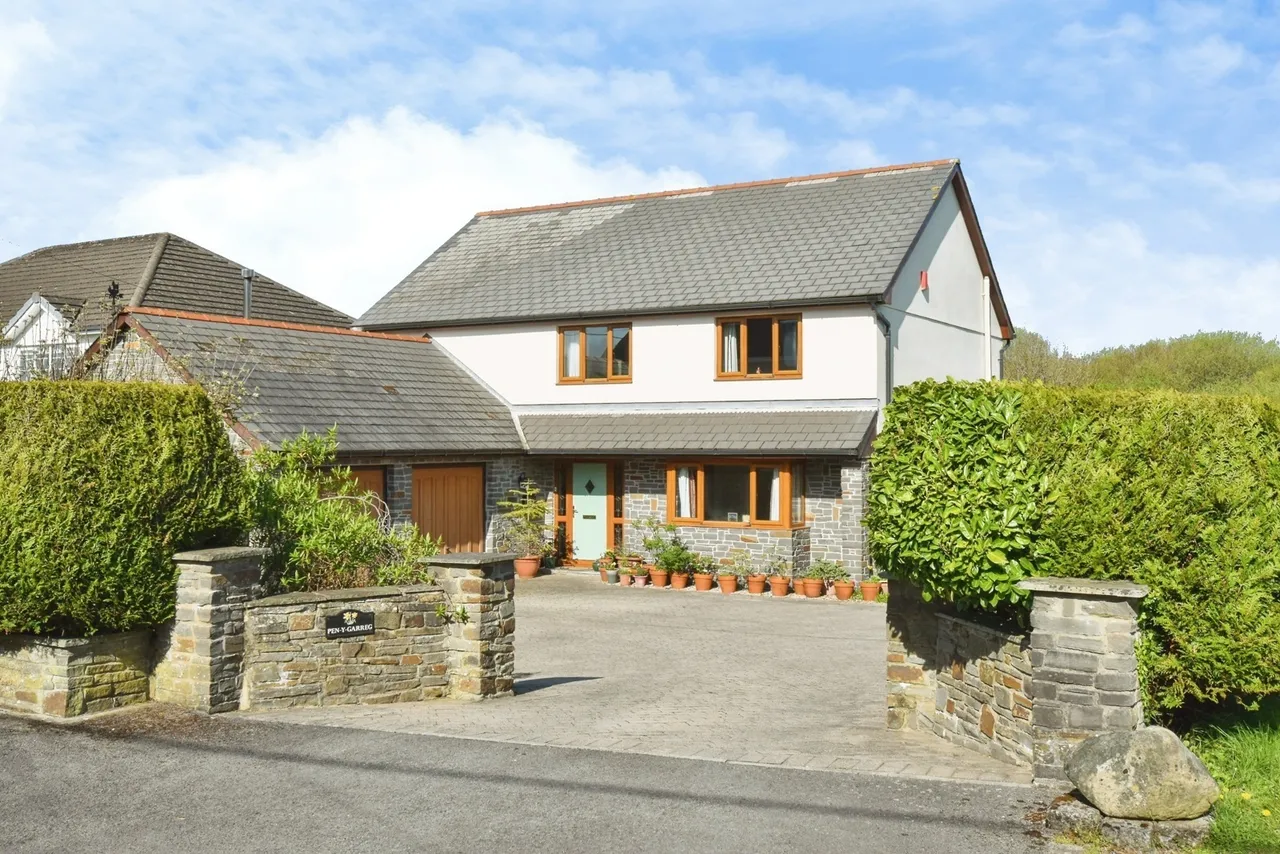 4 bed house for sale, Pantyblodau Road, Blaenau, SA18