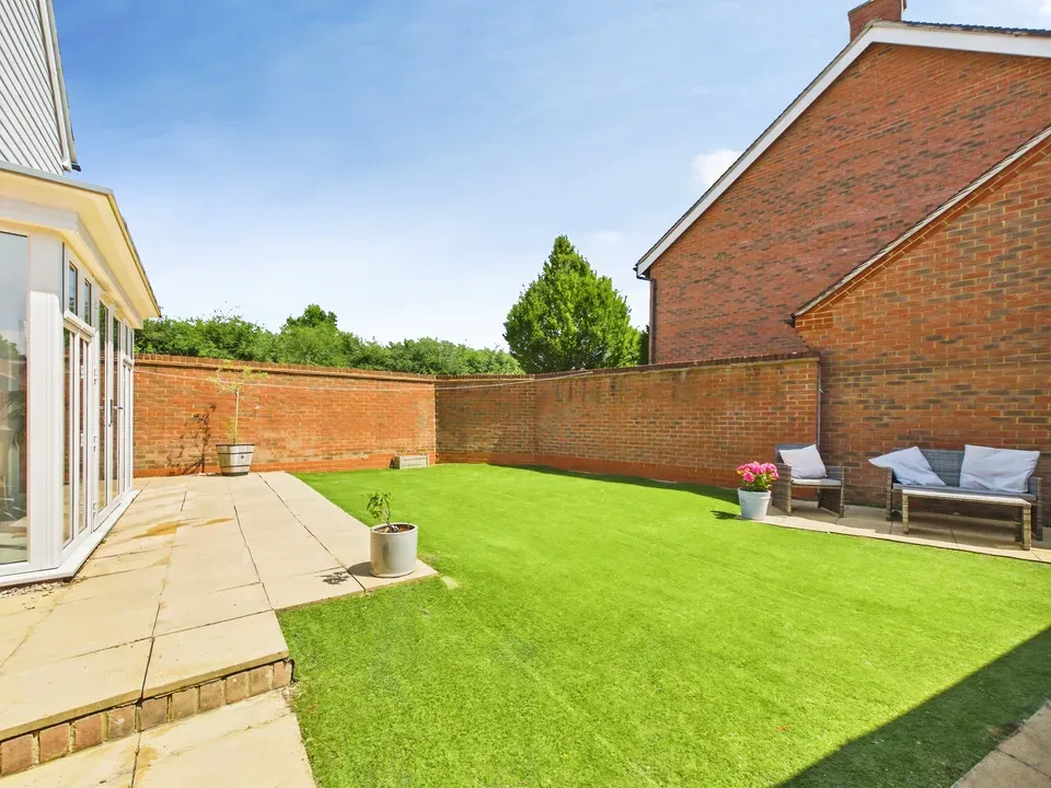 Pelling Way, Broadbridge Heath, photo 17