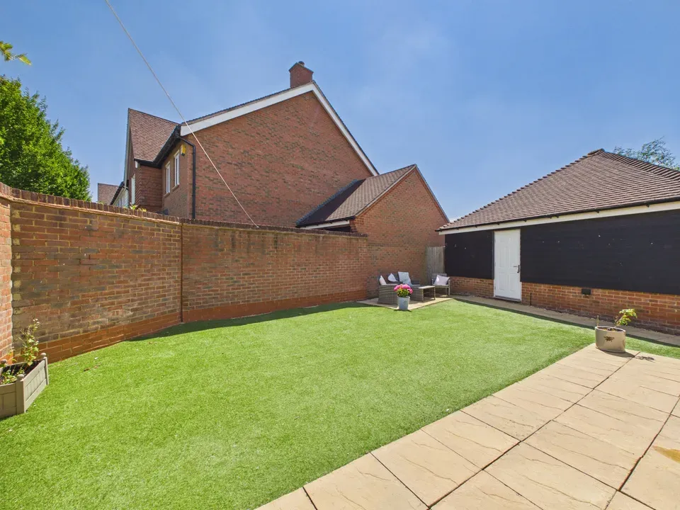 Pelling Way, Broadbridge Heath, photo 16