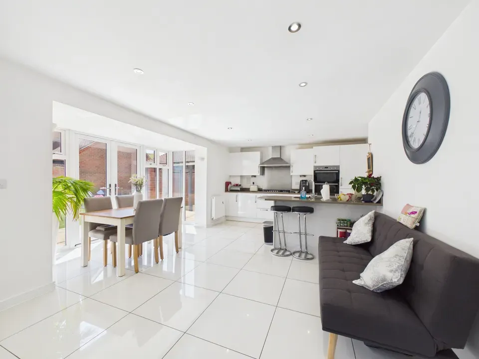 Pelling Way, Broadbridge Heath, photo 5