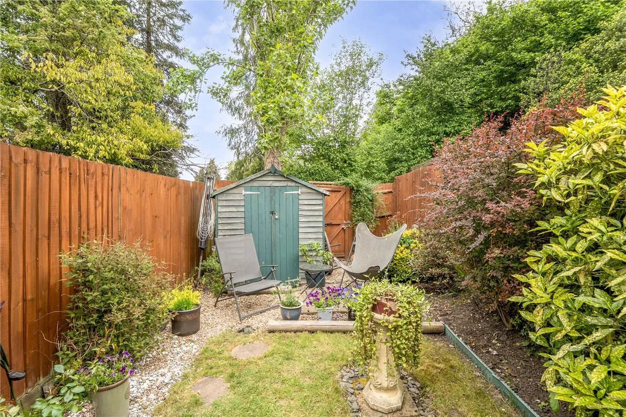 Hurlands Place, Farnham, Surrey, GU9, photo 9