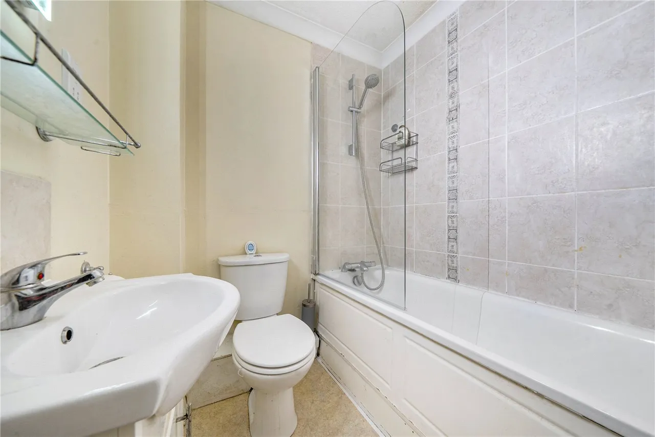 Hurlands Place, Farnham, Surrey, GU9, photo 7