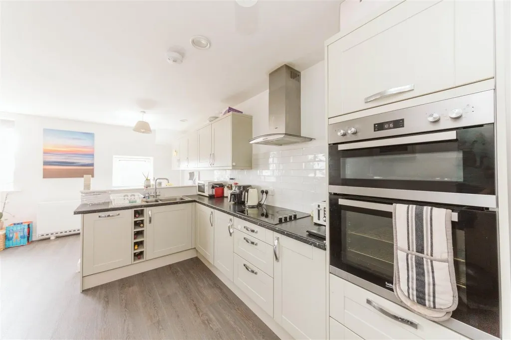 Flat 22, Stanley Court, Bartholomews Square, Horfield, Bristol, BS7 0FF, photo 5