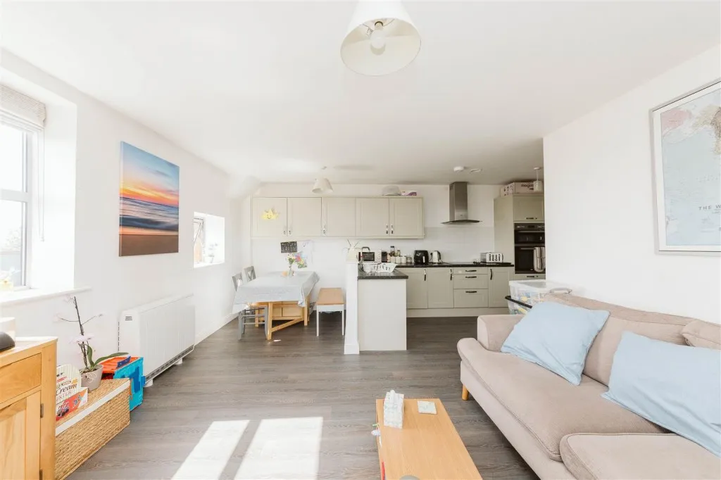 2 bed flat for sale — Flat 22, Stanley Court, Bartholomews Square, Horfield, Bristol, BS7 0FF