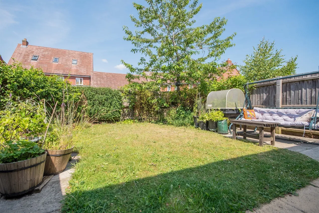 Thistle Drive, Kettering, NN14, photo 2
