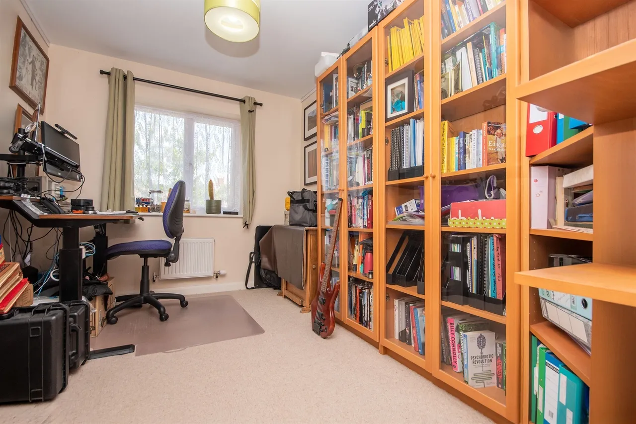 Thistle Drive, Kettering, NN14, photo 15
