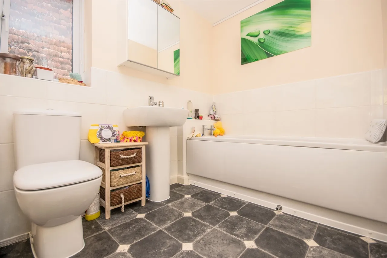 Thistle Drive, Kettering, NN14, photo 16