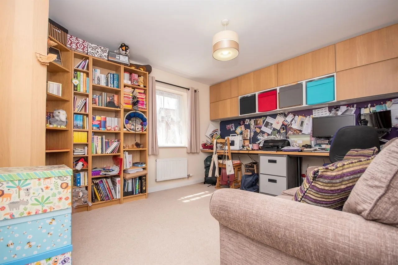 Thistle Drive, Kettering, NN14, photo 13