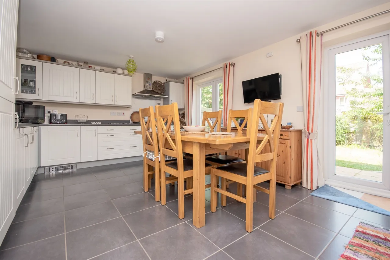 Thistle Drive, Kettering, NN14, photo 5