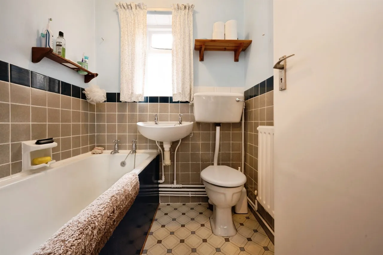 Carrington Crescent, Wendover, HP22, photo 7