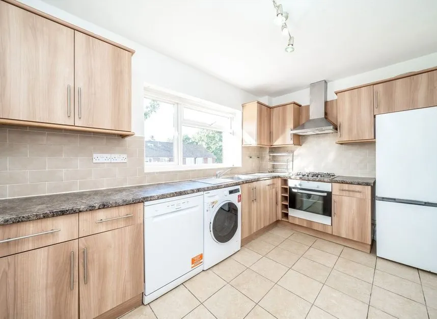 St. Christophers Close, Isleworth, TW7, photo 2