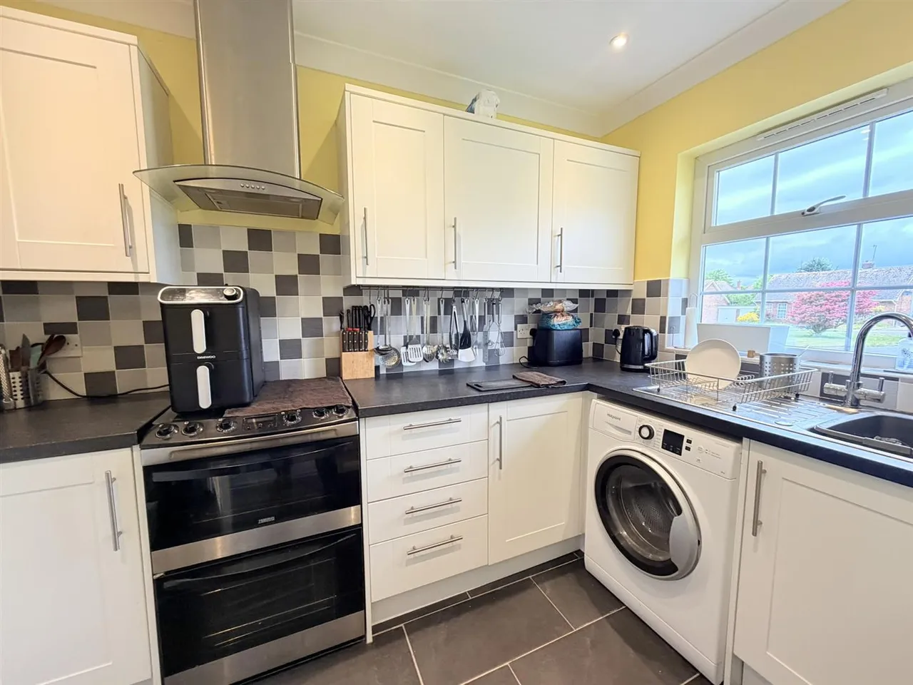 Poynings Close, Seaford, photo 20