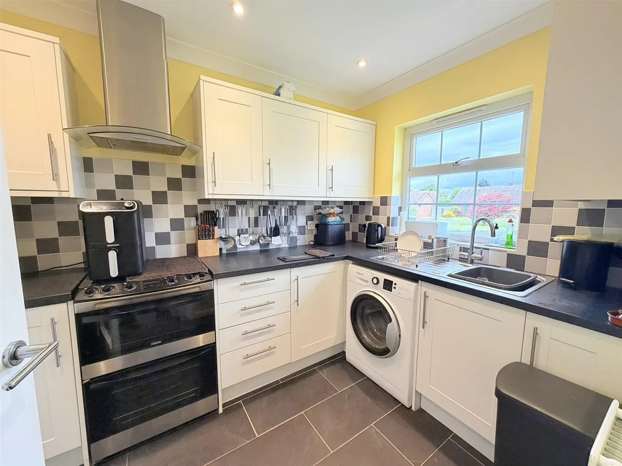 Poynings Close, Seaford, photo 4