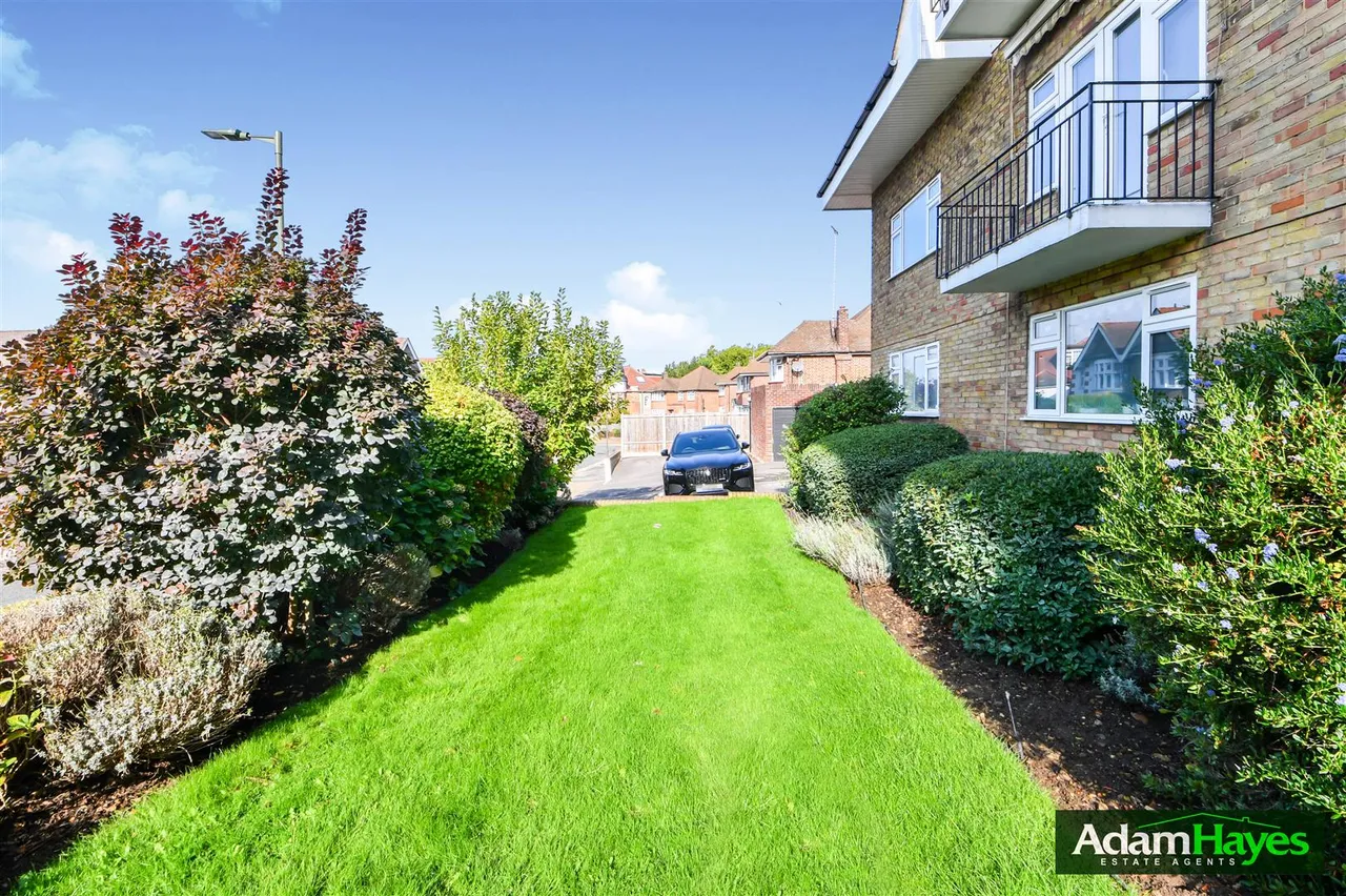 Hendon Lane, Finchley, N3, photo 11