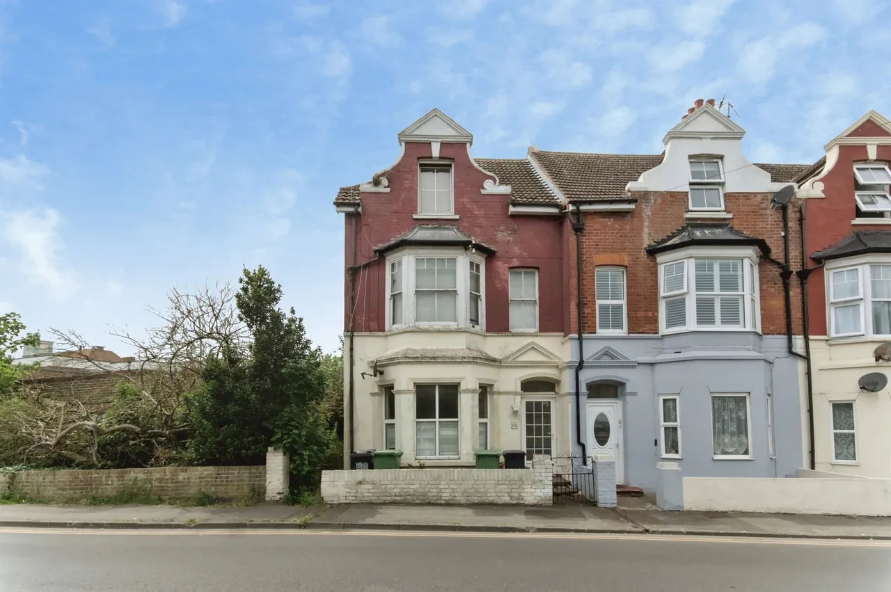 2 bed flat for sale — Holliers Hill, Bexhill-On-Sea