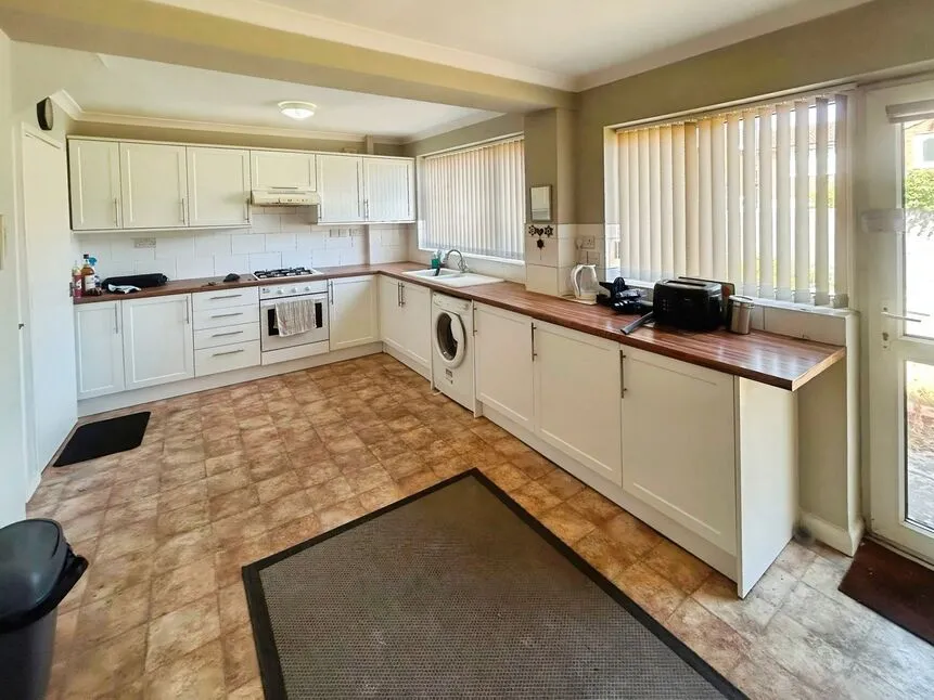 Tiverton Road, Loughborough, Leicestershire, LE11, photo 3