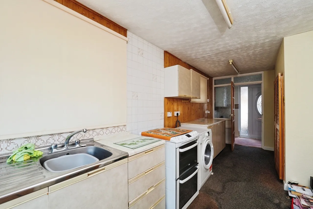 Manor Farm Lane, Clifton, Nottingham, NG11, photo 3