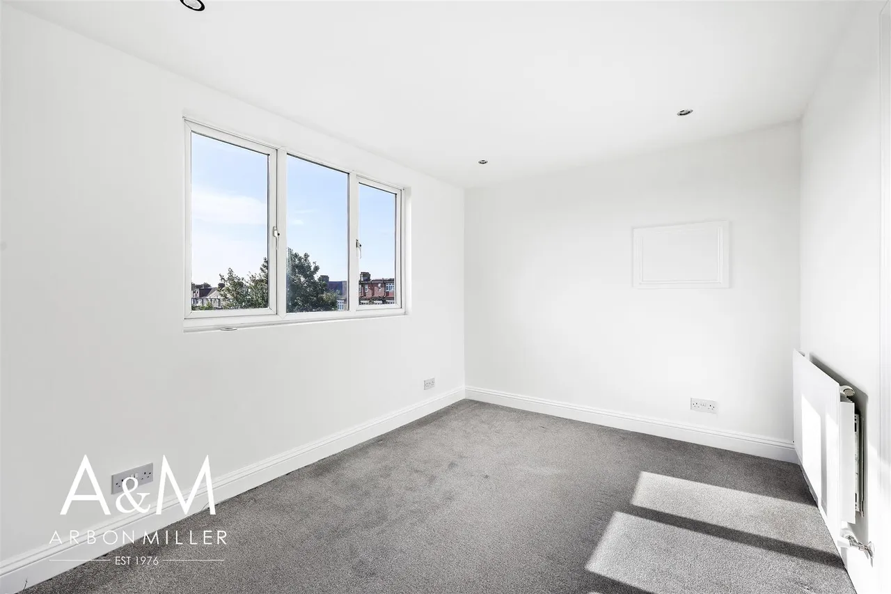 Ashurst Drive, Gants Hill, IG2, photo 18