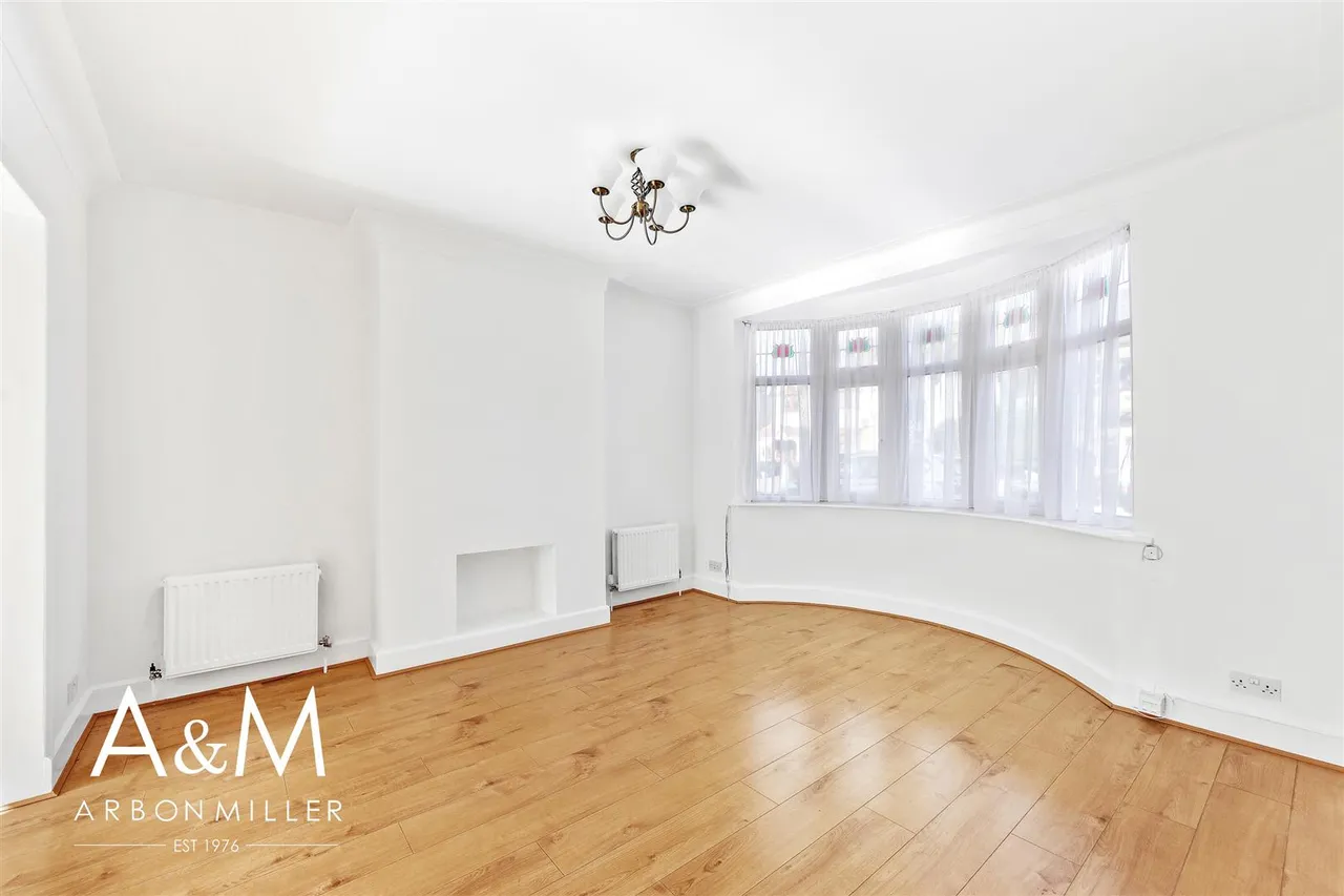 Ashurst Drive, Gants Hill, IG2, photo 3