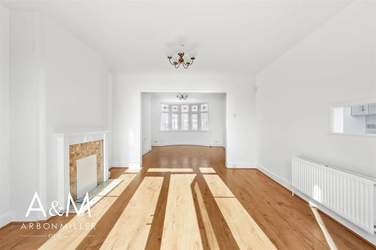 Ashurst Drive, Gants Hill, IG2, photo 5