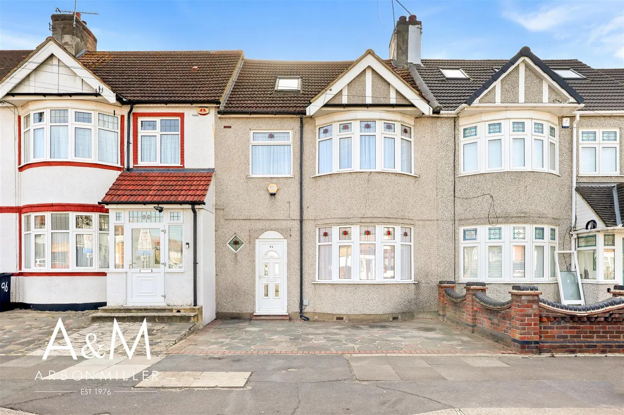 5 bed property for sale, Ashurst Drive, Gants Hill, IG2