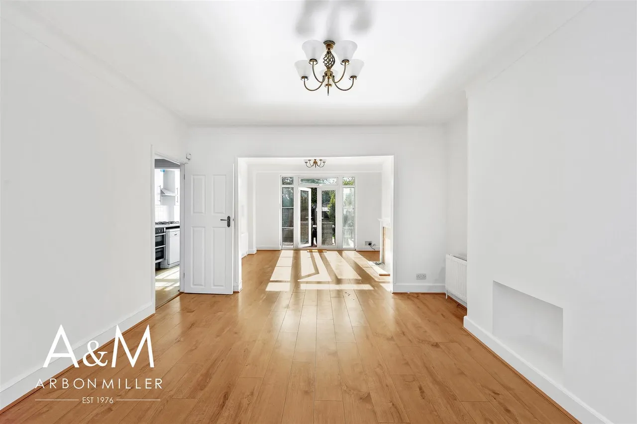 Ashurst Drive, Gants Hill, IG2, photo 2