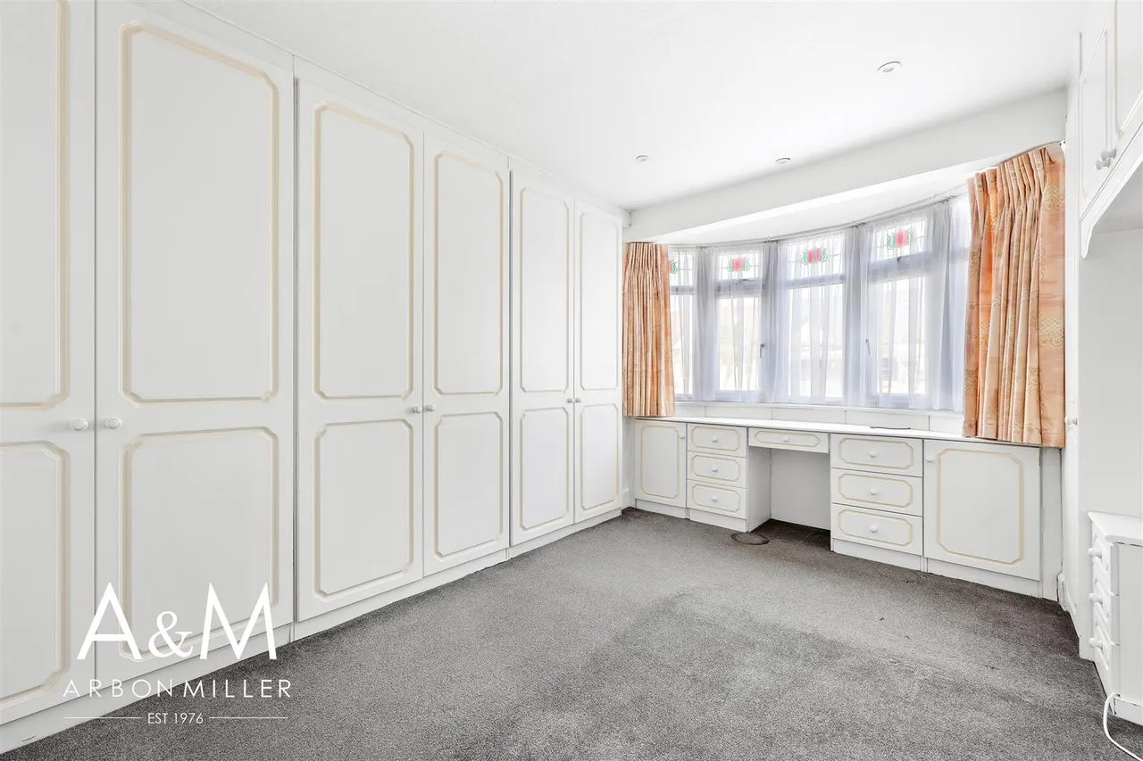 Ashurst Drive, Gants Hill, IG2, photo 13